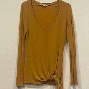 Long sleeve mustard yellow tie-bottom t-shirt